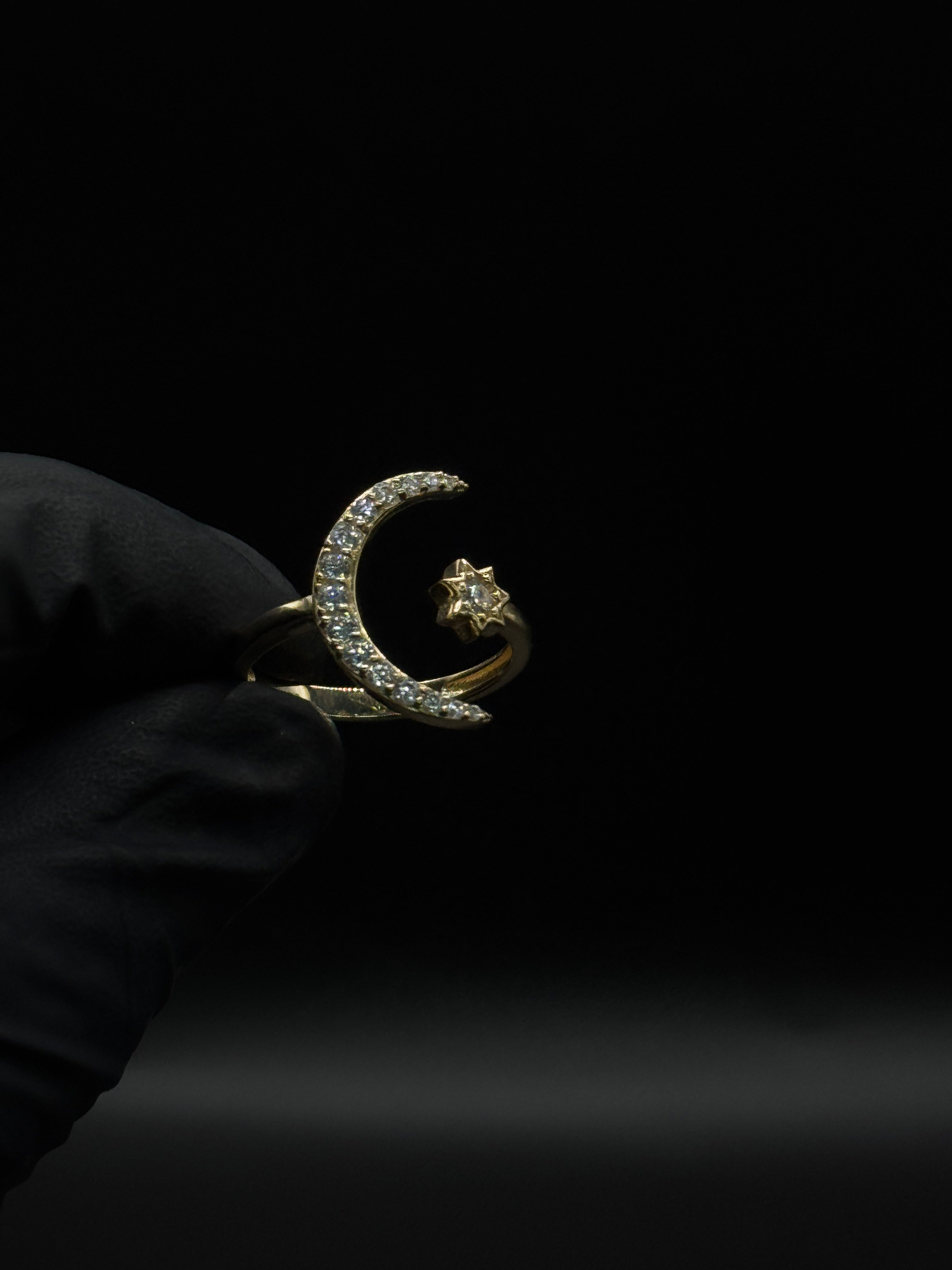 Womens Moon & Star Ring image 0