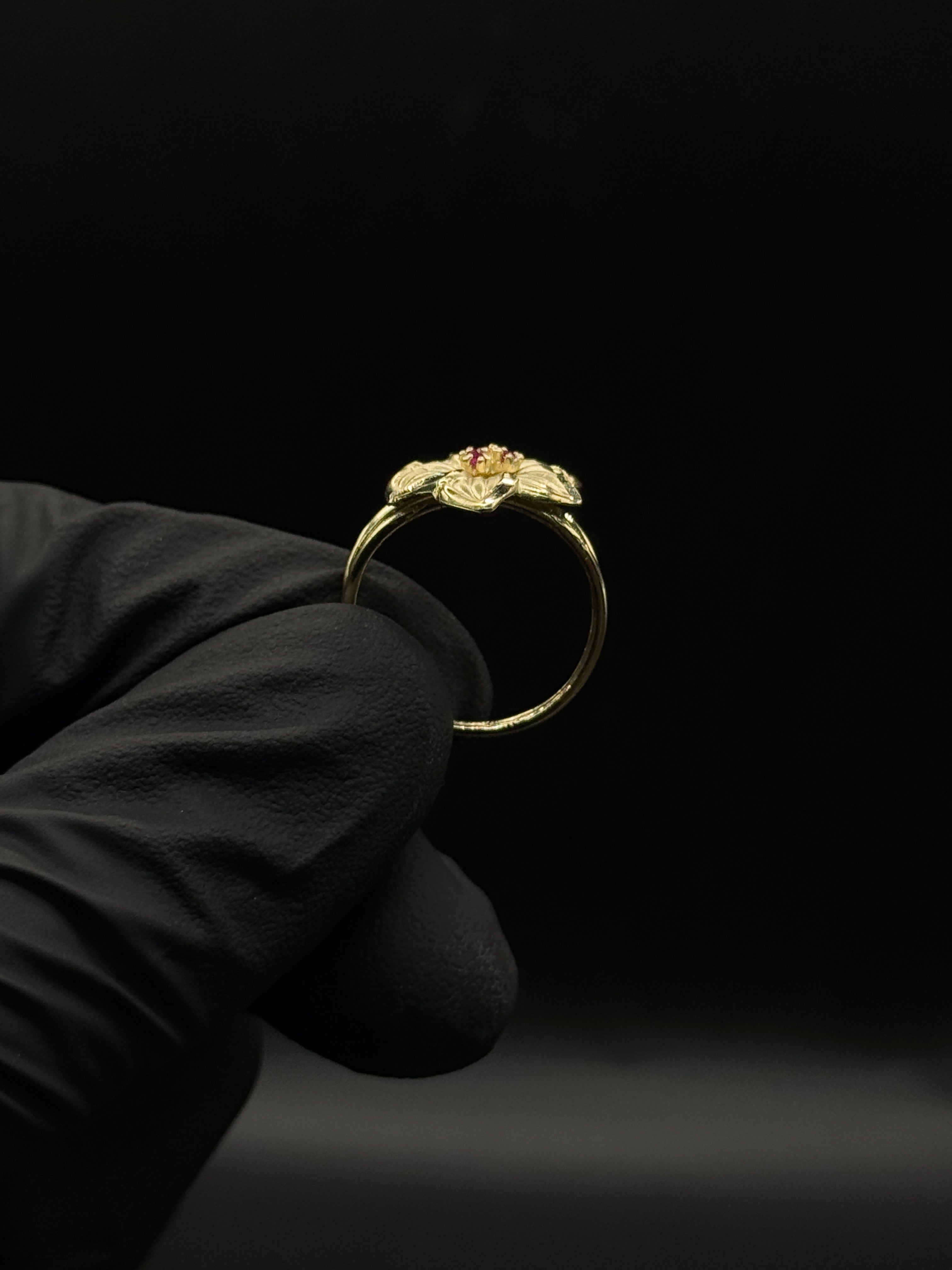 Womens Flower Ring image 1
