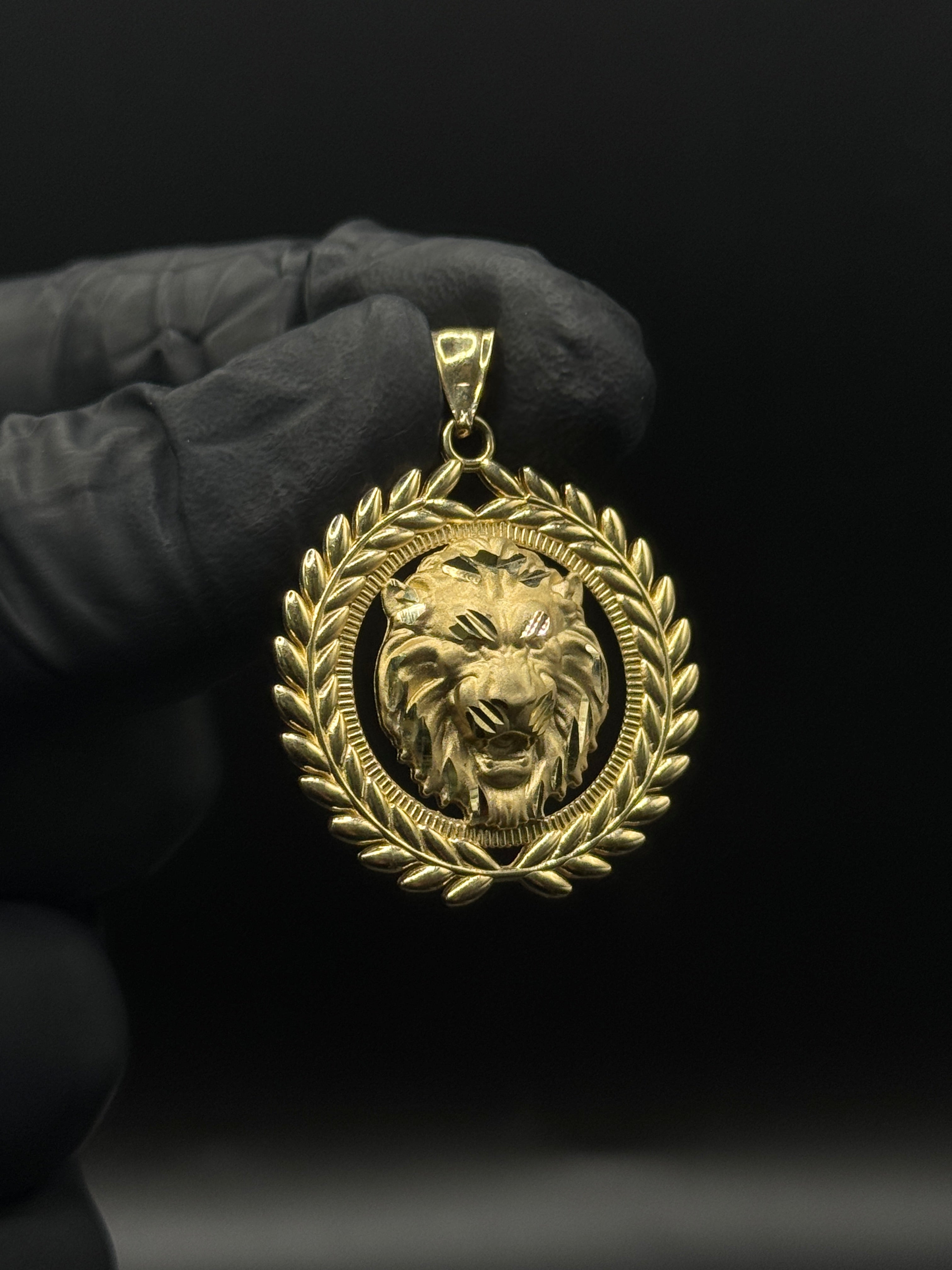 Round Lion Pendant image 0