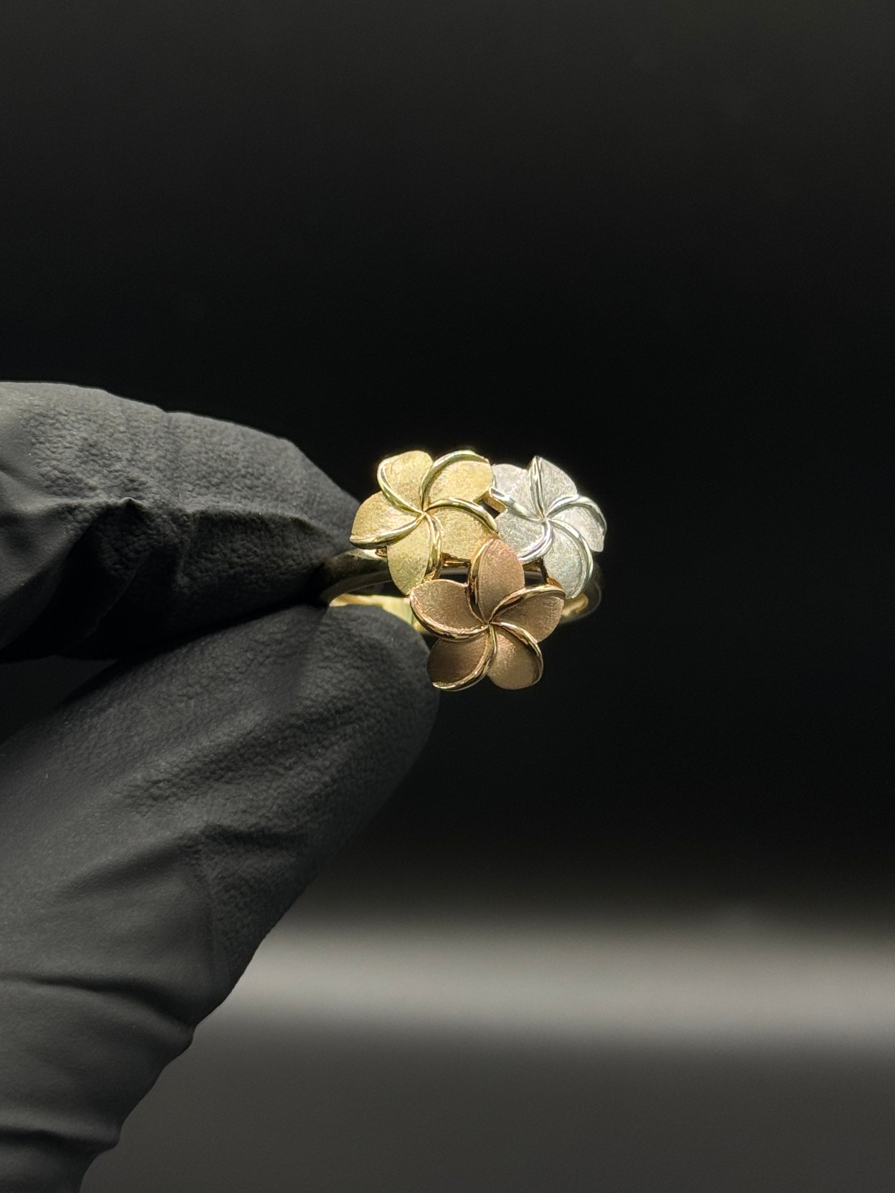 Womens 3 Tone Flower Ring (R2) image 0