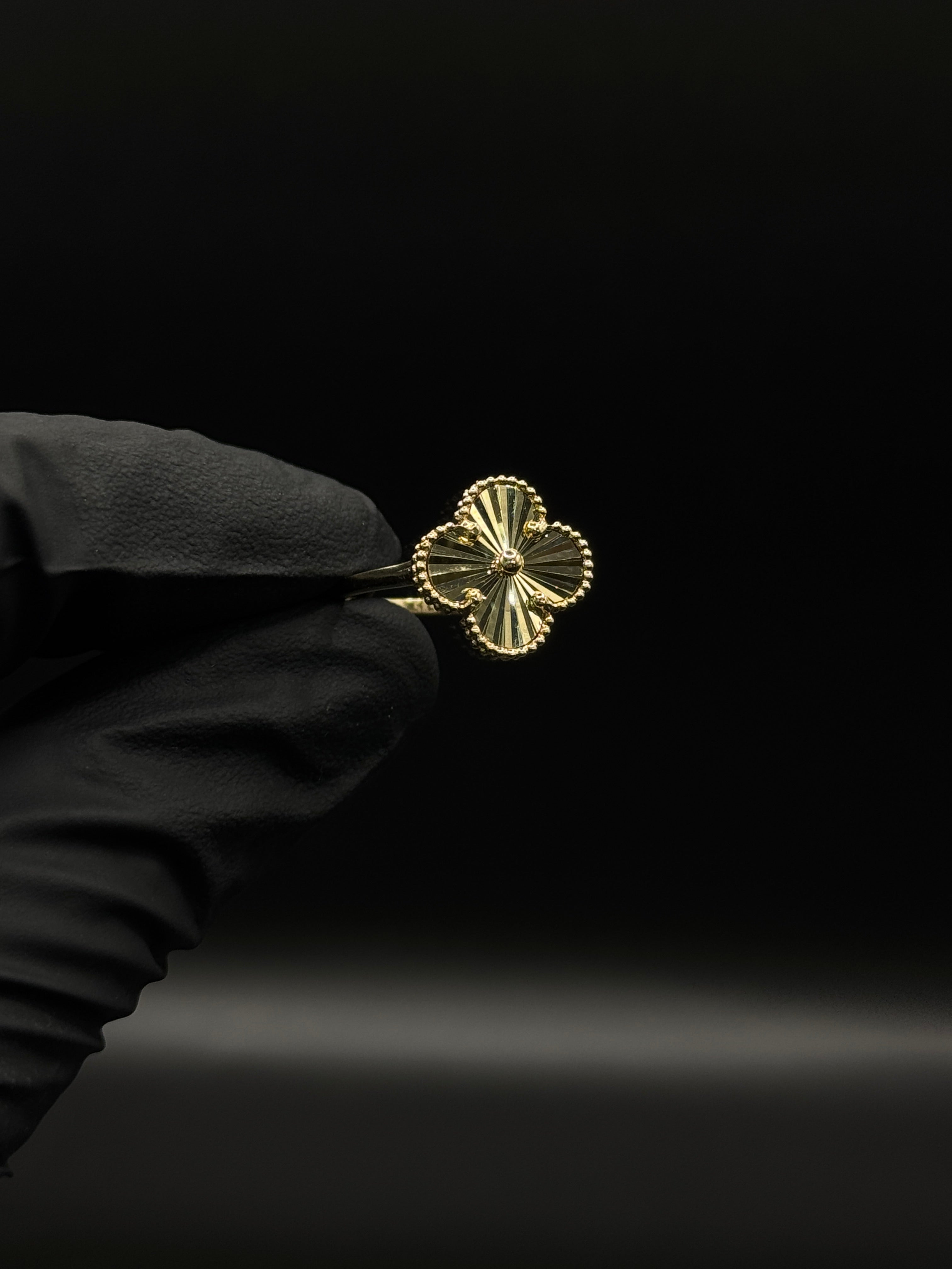 Womens Clover Ring image 0