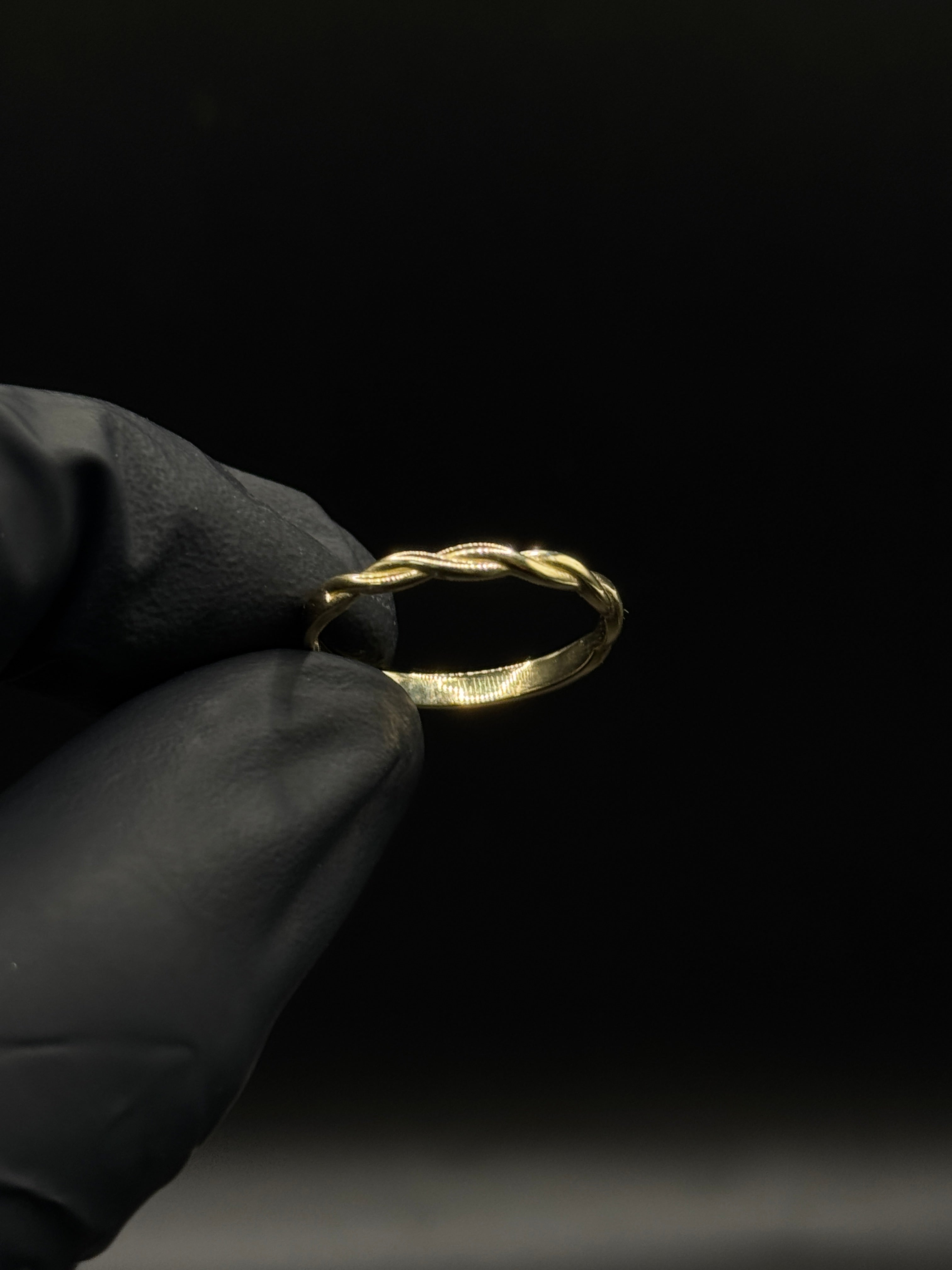 Womens Twisted Ring image 0