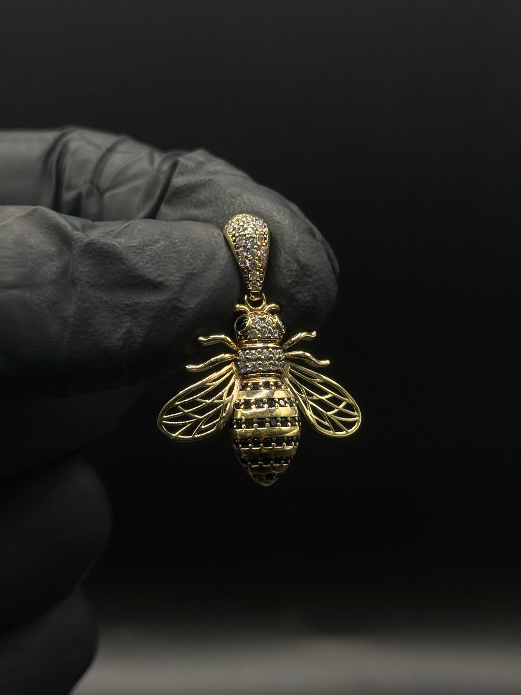 Bee Pendant (CZ)) image 0