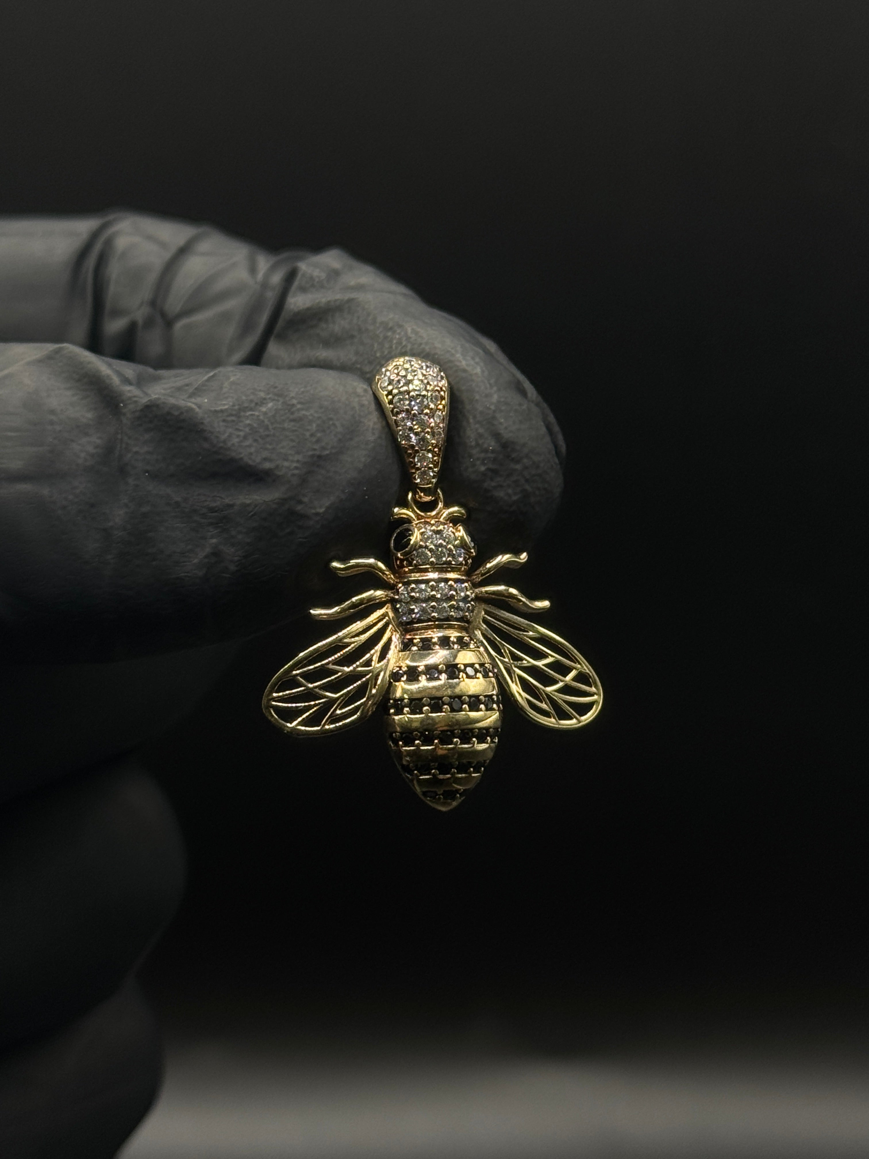 Bee Pendant (CZ)) image 0