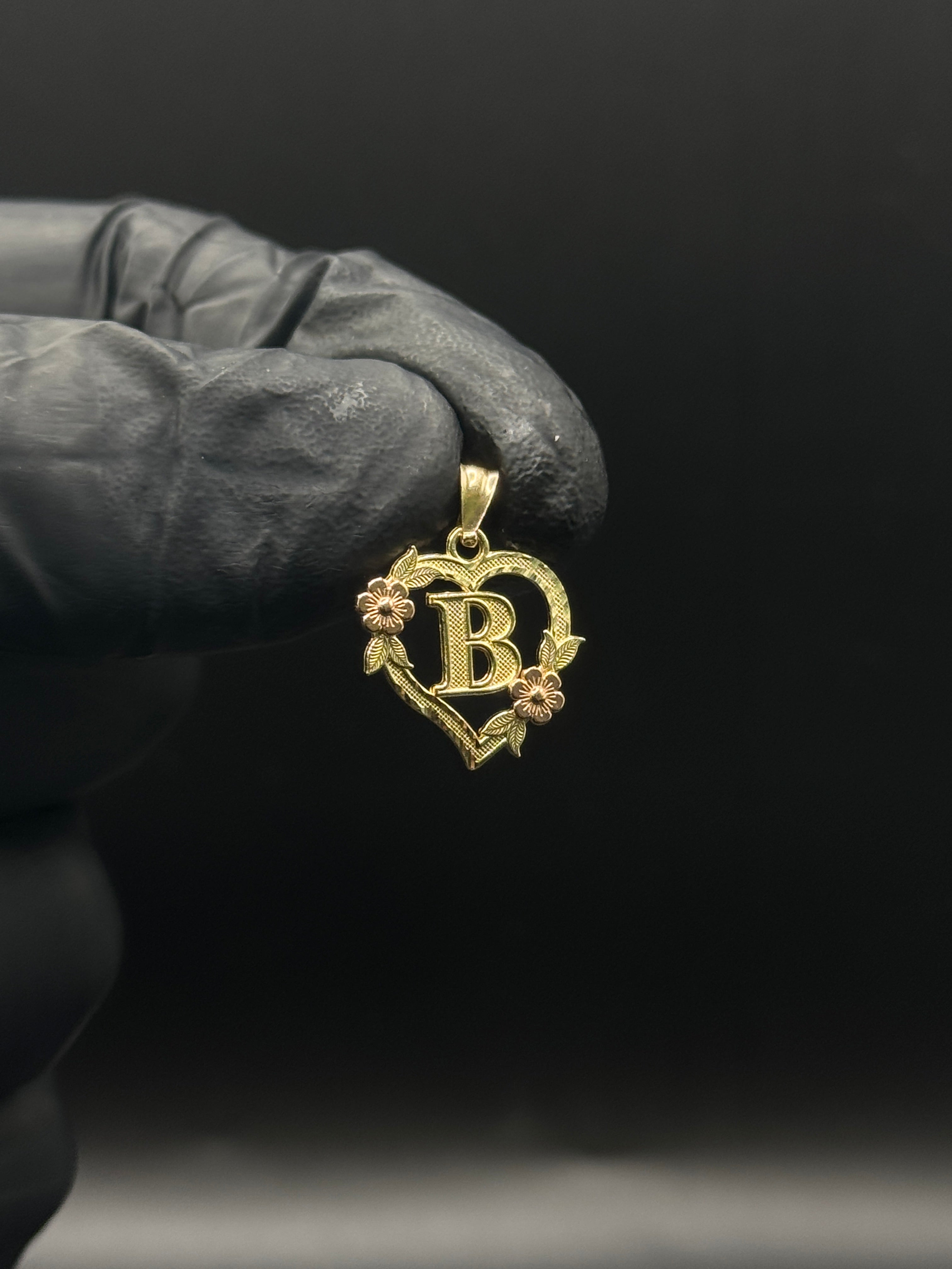 Heart InitialPendant (A-Z) image 0
